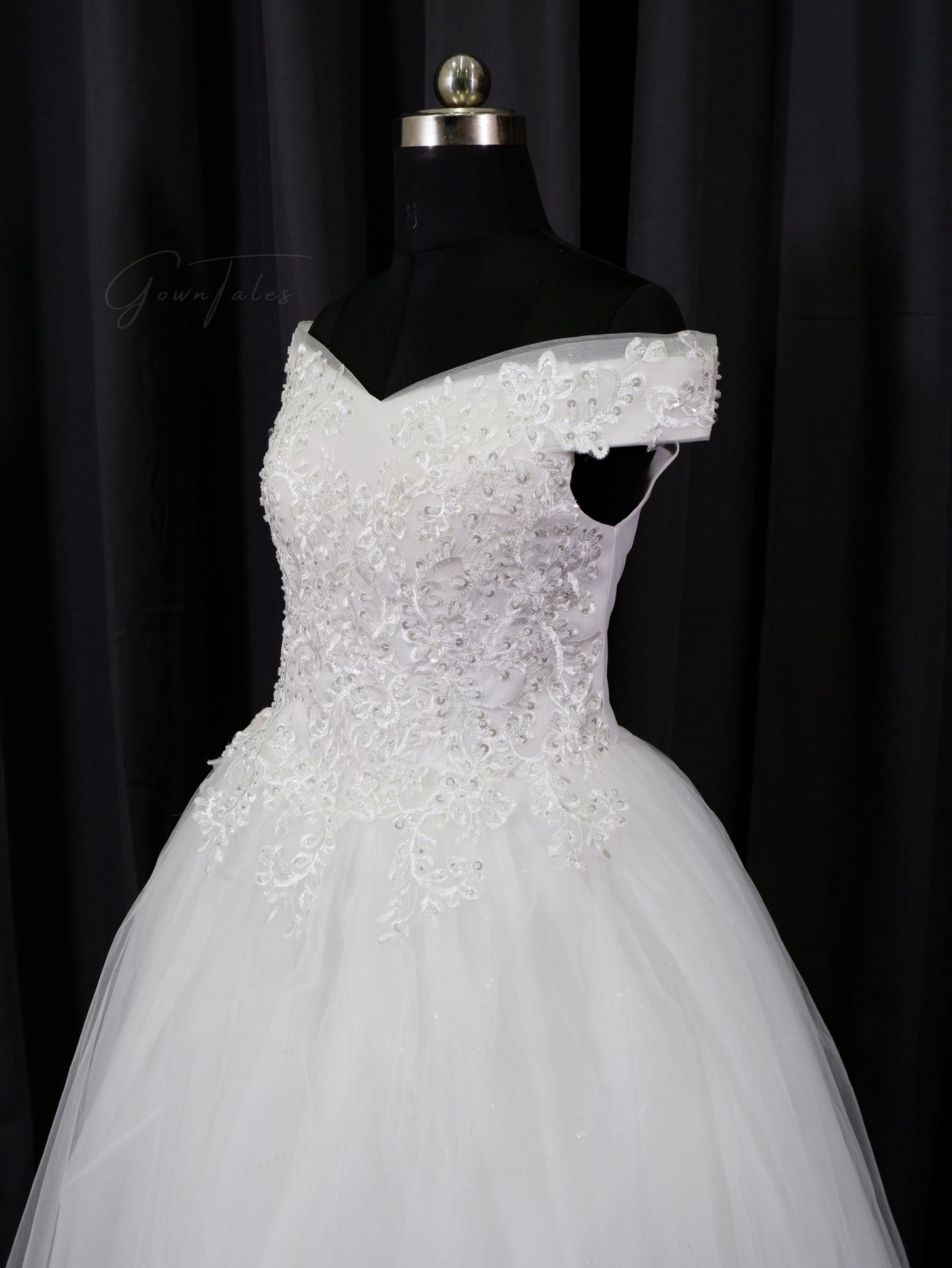 Off-shoulder Bridal Ball Gown GN002