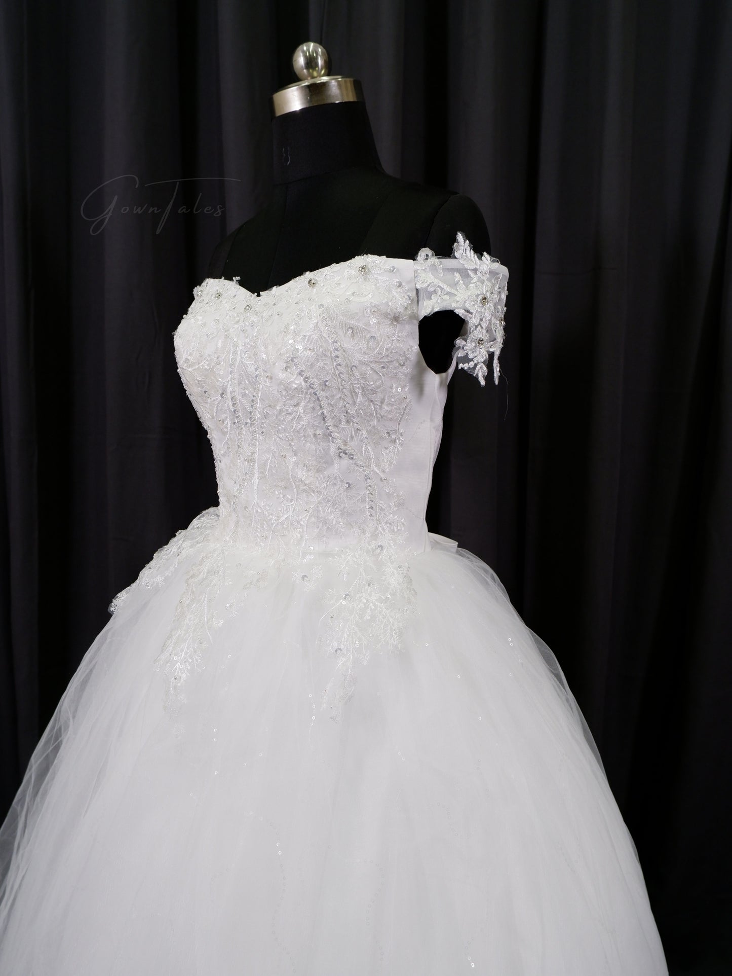 Off-shoulder Bridal Ball Gown GN004