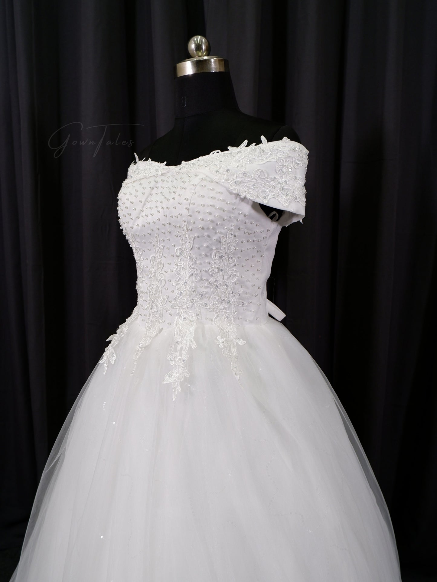 Off-shoulder Bridal Ball Gown GN006